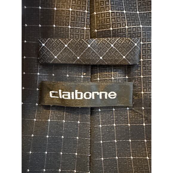 Claiborne 100% Handmade Silk‎ Tie, Black on Black with White Accents - Picture 3 of 4